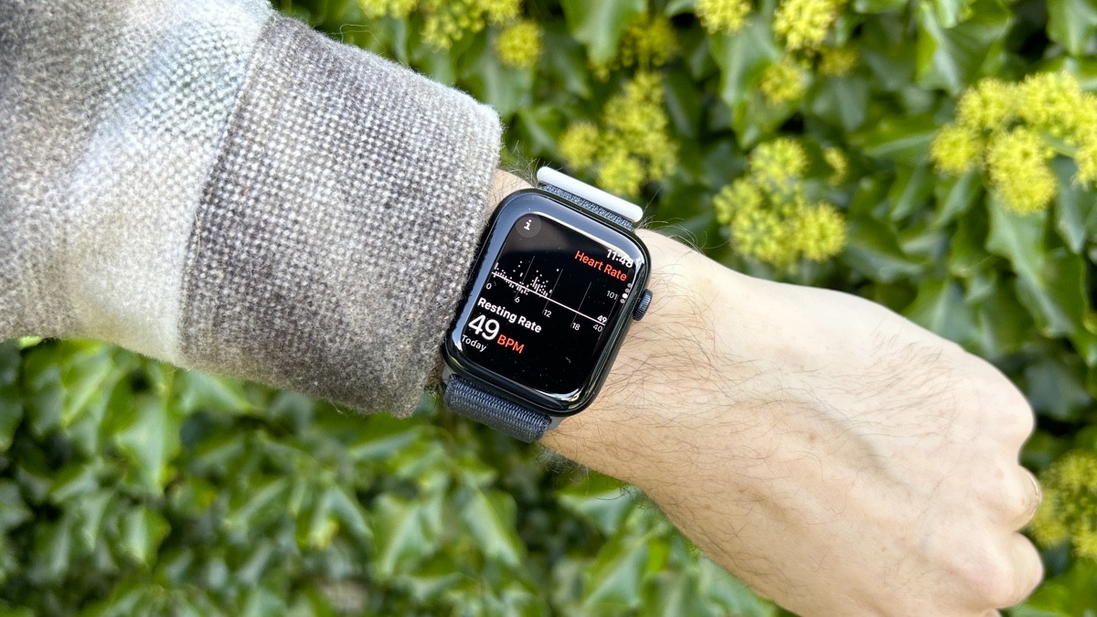 Apple Watch Series 9 vs. Apple Watch SE 2 health features