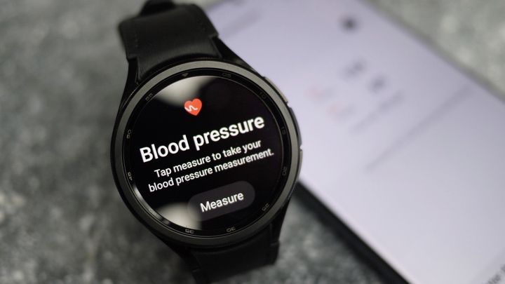 Samsung Galaxy Watch 7 blood pressure